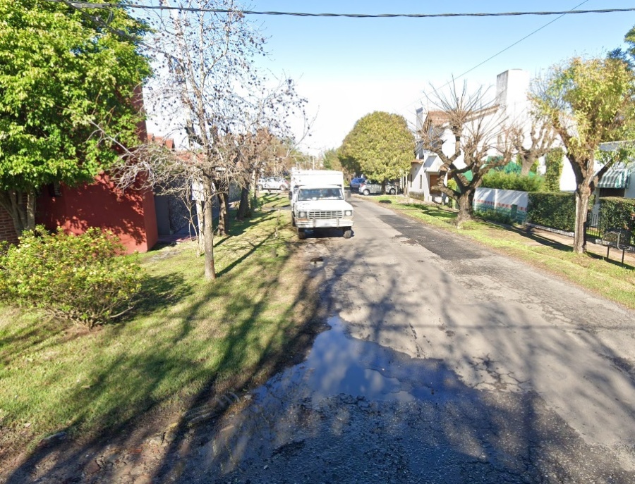 Operarios truchos quisieron estafar a vecinos de City Bell: les cobraban por reparar veredas