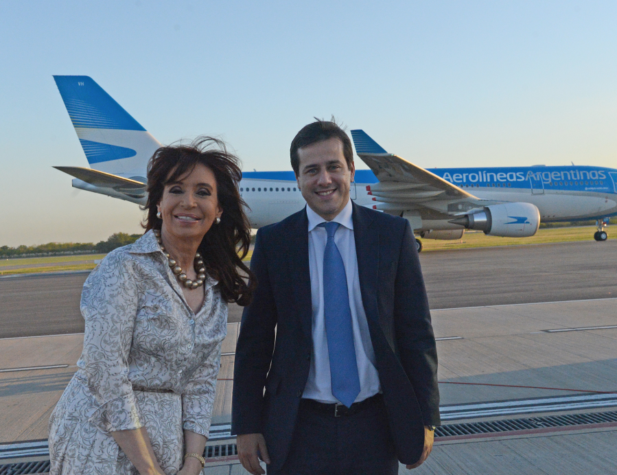 Chau al beneficio de las millas para funcionarios: Cristina Kirchner recordó que ella lo había eliminado y Macri lo restituyó