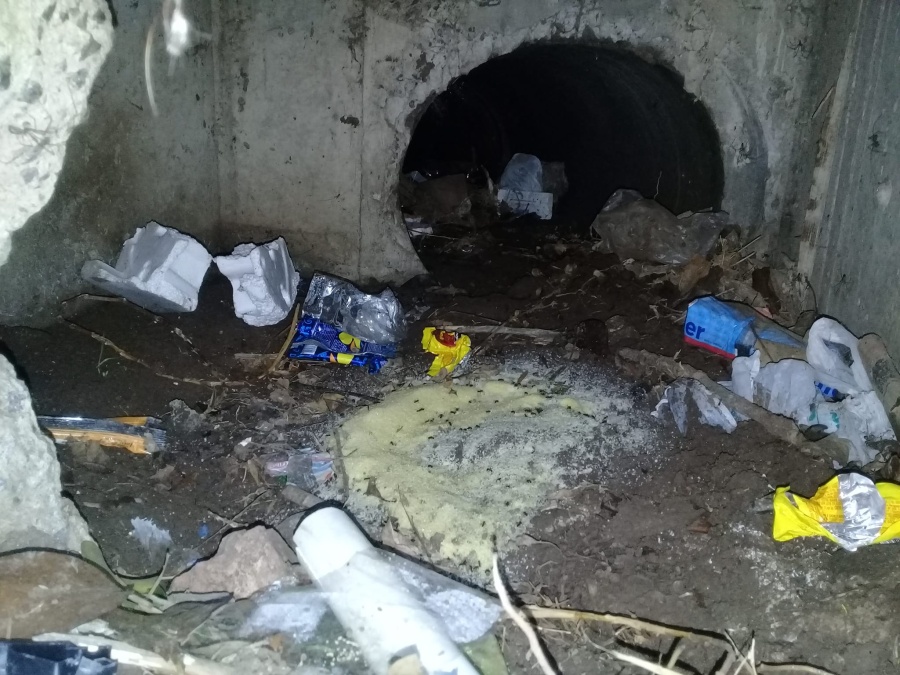 En 68 y 136 alertaron por un entubado no terminado: ”Se metieron dos nenes en el agujero”