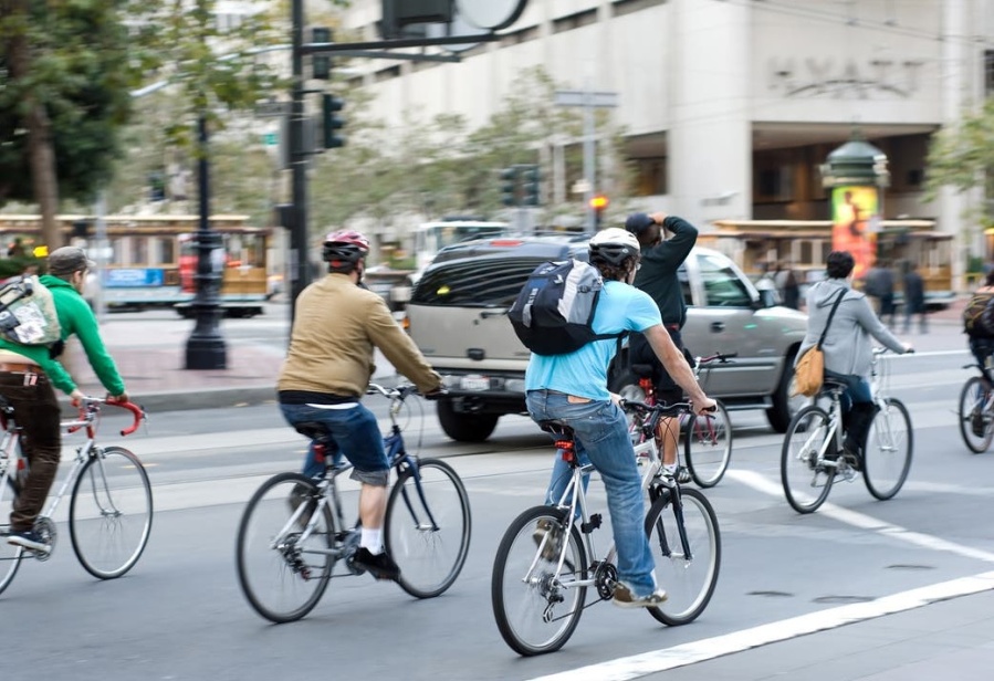 Quieren evitar el ”efecto sumidero” que padecen los ciclistas en la Provincia cuando son sobrepasados por autos