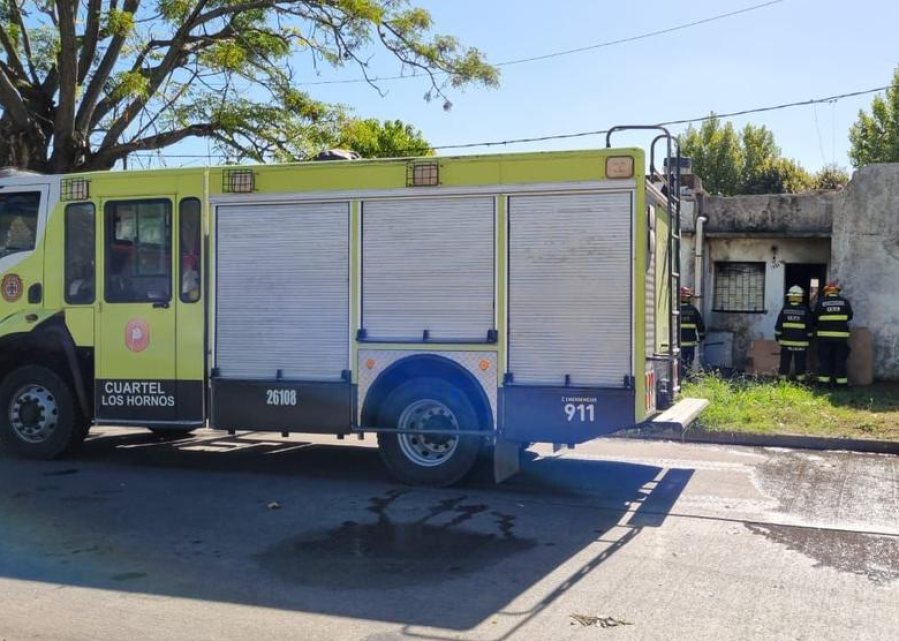 Una mujer fue encontrada sin vida luego de que se prendiera fuego su casa en Los Hornos