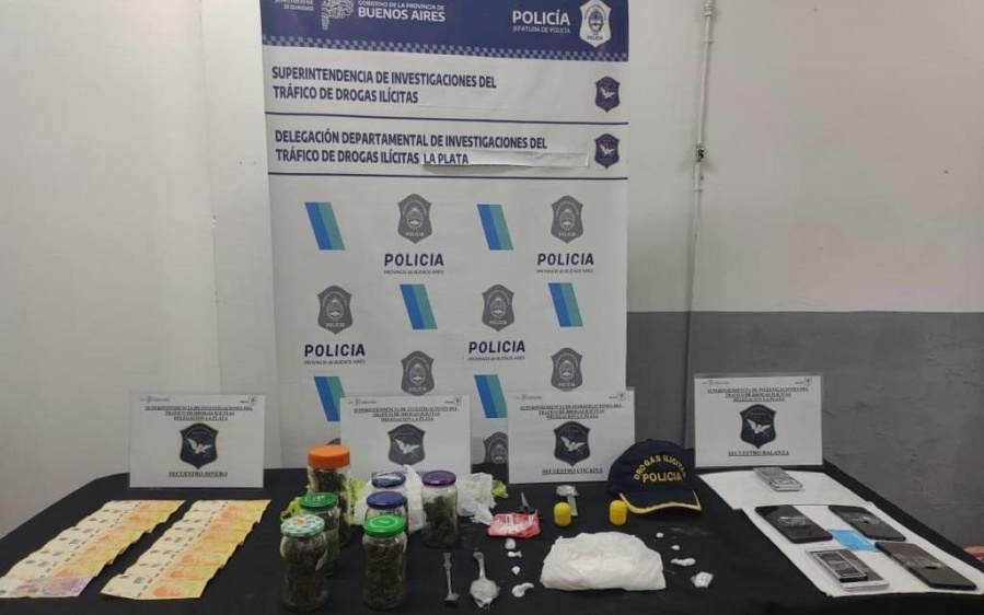 Drogas, dinero y cinco detenidos tras allanamientos en Villa Elvira