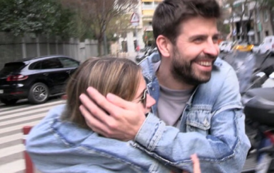 Piqué y Clara Chía aparecieron en público y se llevaron puesto un cartel