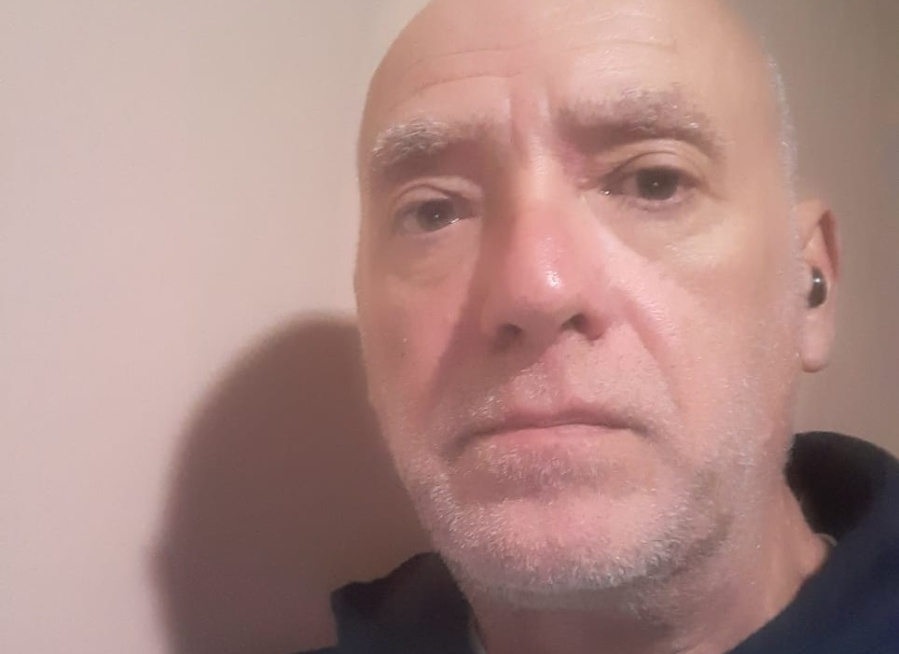 Lo denunció su hija en La Plata, lo escracharon y ahora la pequeña se quebró: ”Tenía que repetir lo que mi mamá me decía”