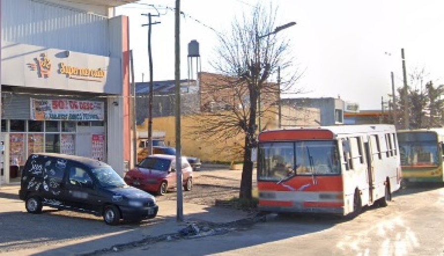 Entraron a un supermercado en Tolosa fingiendo ser clientes y amenazaron a la cajera con un arma