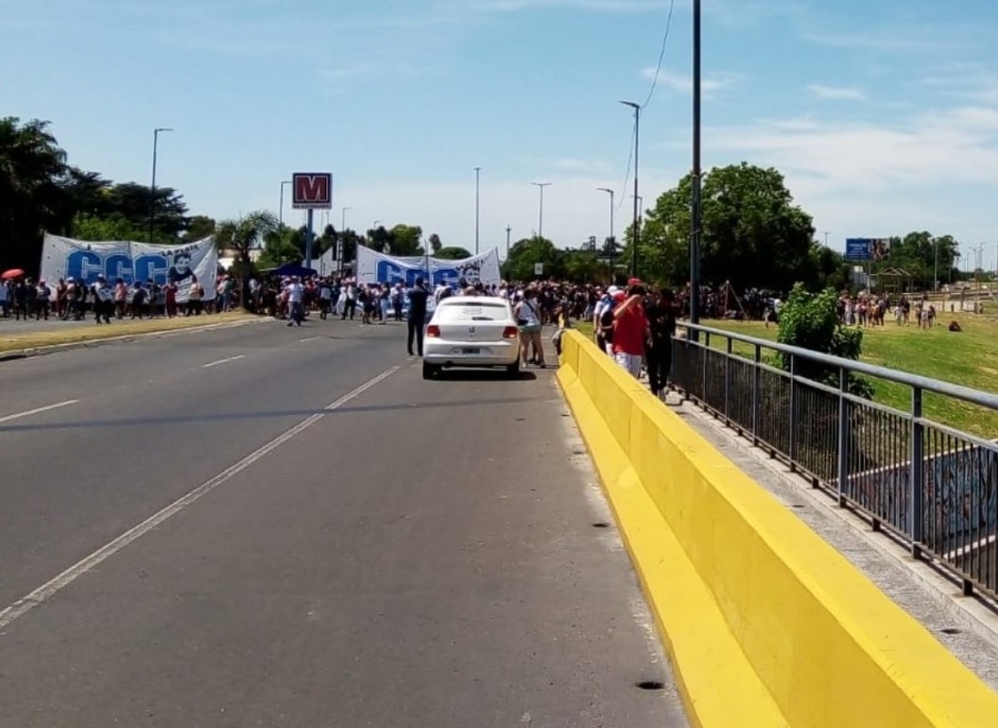 ”Una navidad sin hambre”: organizaciones de izquierda se manifestaron en 25 y 520 y apuntaron contra los supermercados