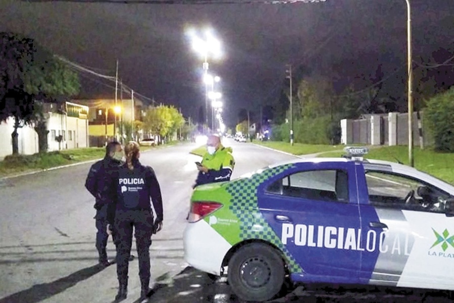 ”Ya perdiste, te vendieron, dónde están los dólares”: un matrimonio platense sufrió un sorpresivo y millonario robo