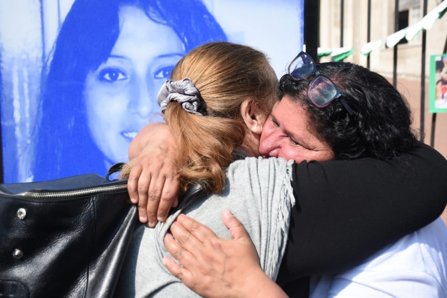 Instalaron la imagen de Johana Ramallo en los Tribunales de La Plata: ”Siguen desapareciendo pibas y la Justicia es cómplice”