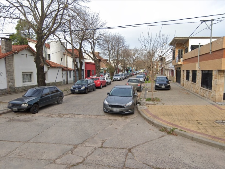 En 33 y 119 aseguran que están totalmente a oscuras y no pasa el barrendero