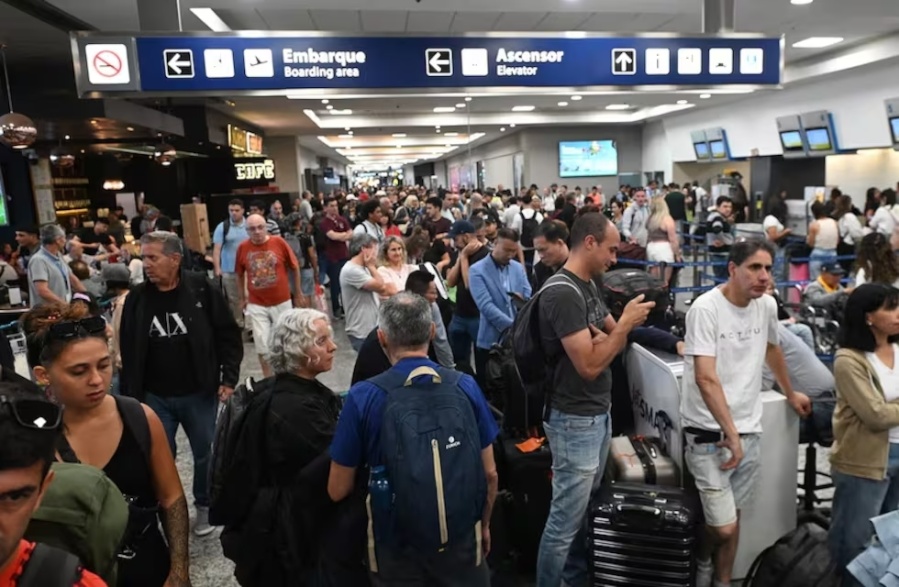 El Gobierno iría a la Corte Suprema para recuperar la esencialidad del transporte aéreo