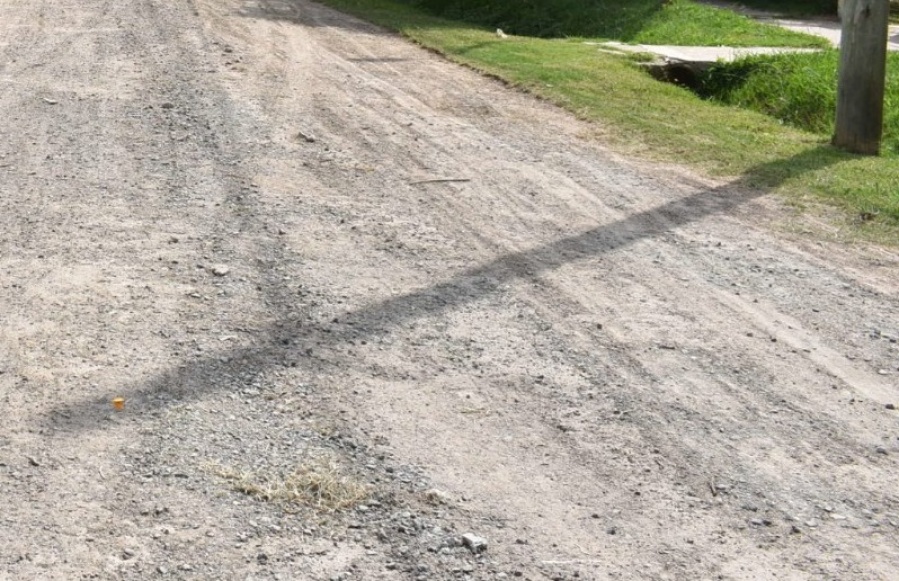 Frentistas de 144 bis y 57 piden que se coloque asfalto en la cuadra que vienen esperando ”hace 39 años”