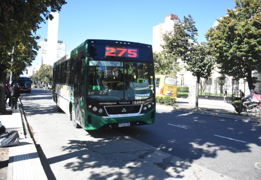 Tarifas en el AMBA: una familia sin subsidios ya paga 140.000 pesos mensuales en luz, gas, agua y transporte público