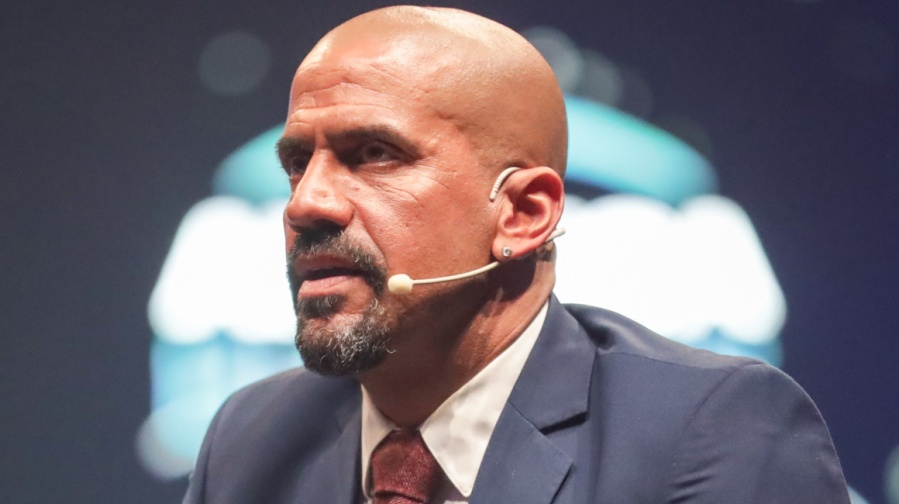 Visitas de lujo: ¿a qué dos leyendas del deporte recibió Verón y por qué fueron claves para el futuro del club?