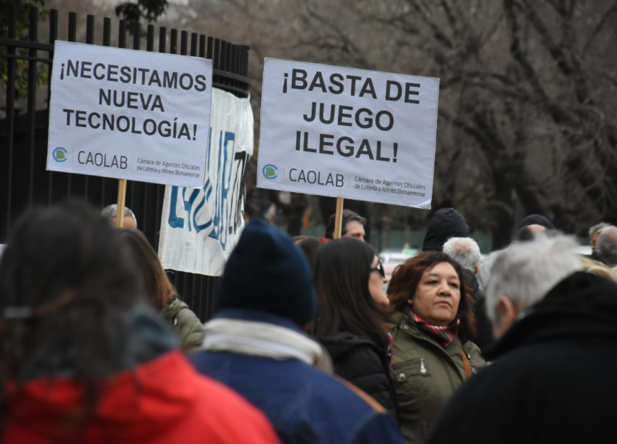 Agencieros protestaron en La Plata y exigen nueva tecnología para captar apostadores más jóvenes en medio de la crisis