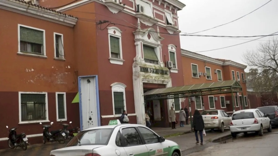 Un hombre de 51 años se bajó de un colectivo en diagonal 74 porque sentía mal y murió