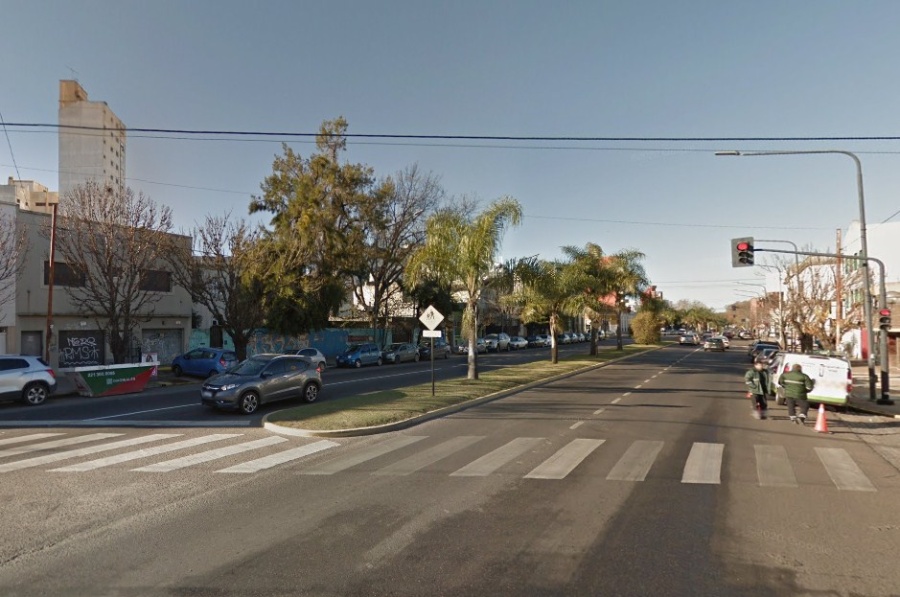 Asaltaron una casa a metros de Plaza Moreno, se llevaron una moto y lograron atraparlos