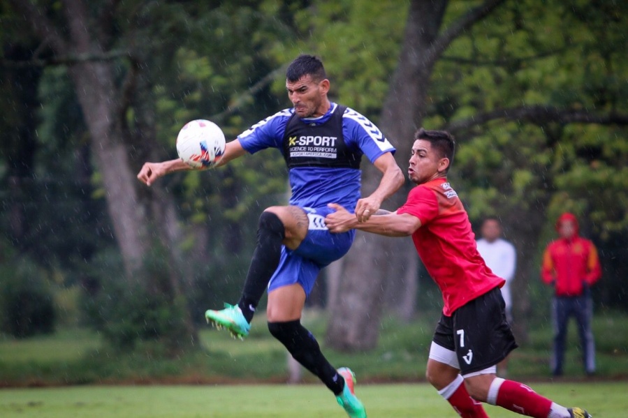 Los suplentes del Lobo le ganaron a Cambaceres en el primer turno del día