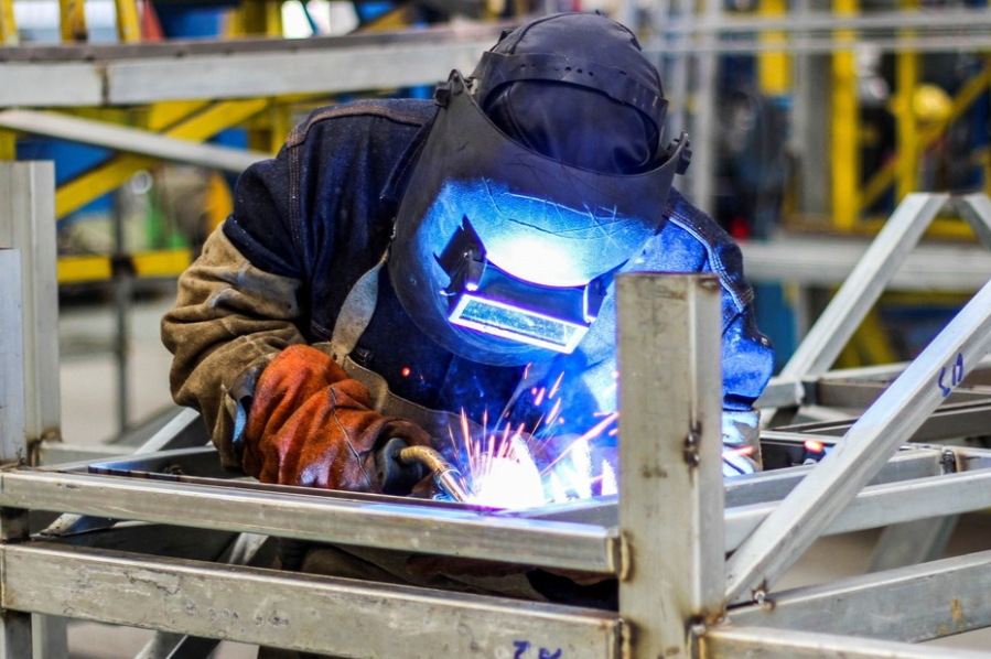 El Gobierno aclaró que los cortes de luz programados serán solo para industrias y de carácter ”voluntario”