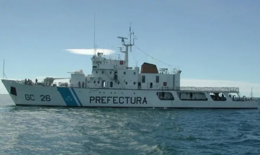 Desesperante búsqueda de Prefectura de un marinero que cayó de un barco pesquero