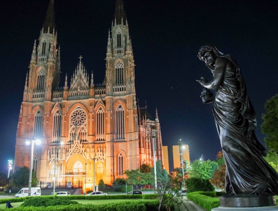 La cuenta oficial de Among Us se metió en un insólito debate sobre la Ciudad de La Plata que se hizo viral: ”Me parece...”
