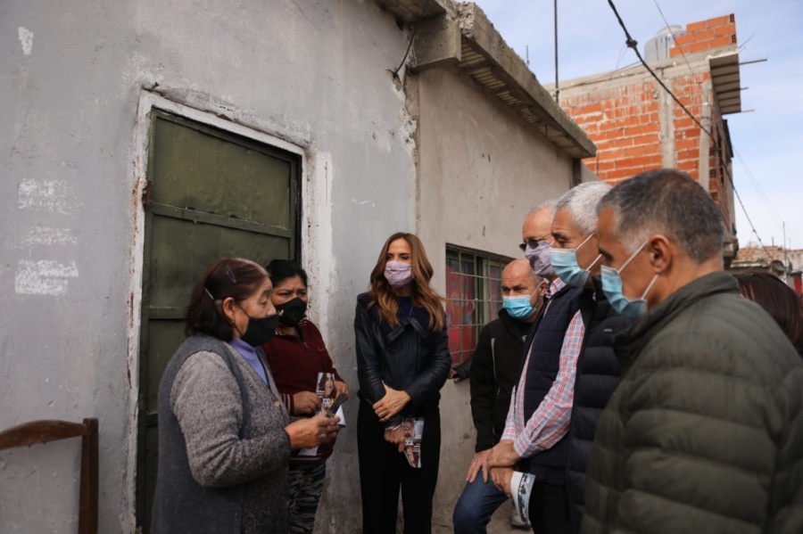 Tolosa Paz recorrió Olmos y Villa Elvira: ”Van a decidir entre un país de trabajo y uno de timba financiera”