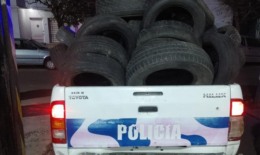 Desbaratan a la banda platense ”del gomero” y encuentran decenas de repuestos