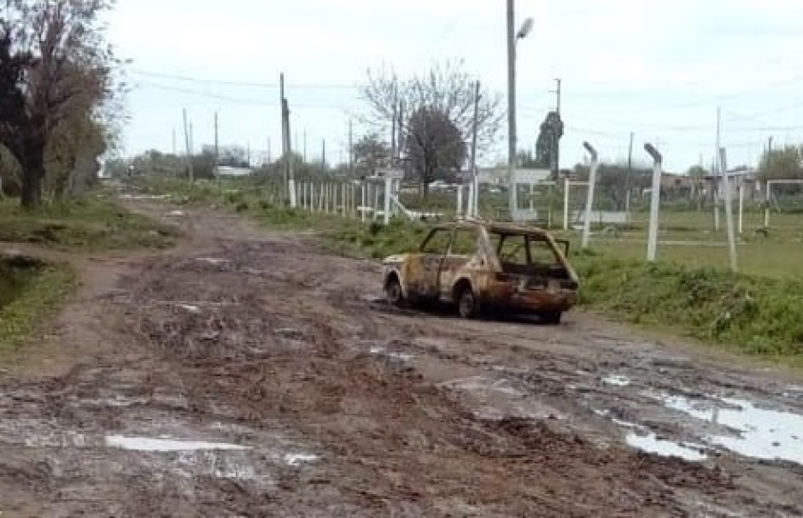Vecinos de Villa Elvira denuncian estar cansados de reclamar por las calles intransitables