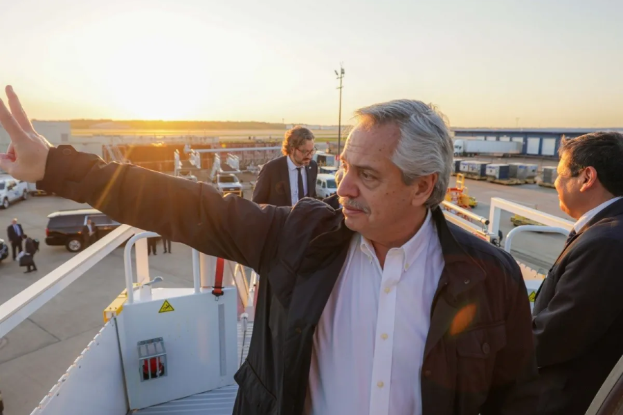 A días de su salida, Alberto Fernández denunció que “dos o tres veces apareció una mira telescópica en el helicóptero”