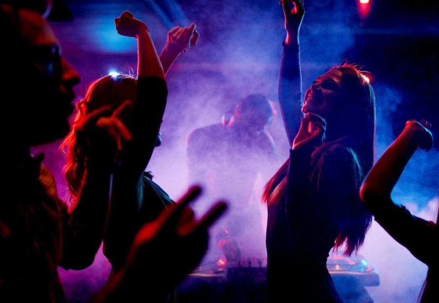 La insólita multa de 5 mil pesos aún vigente en la Ley de Nocturnidad de la Provincia que busca ser modificada: los detalles