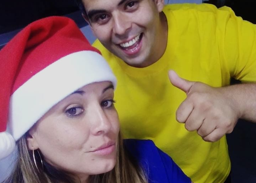 Hace 10 años es Policía en La Plata, su primo la iluminó y ahora hace banderas para todo el mundo: ”Somos fanáticos”