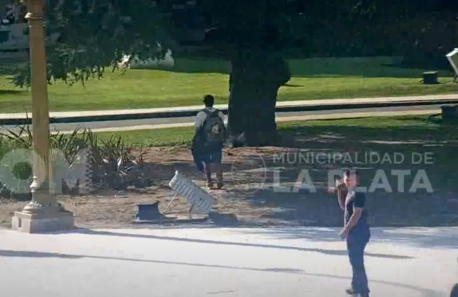 Así atraparon frente a la Municipalidad de La Plata al ladrón que había tratado de robar una moto en 14 y 56
