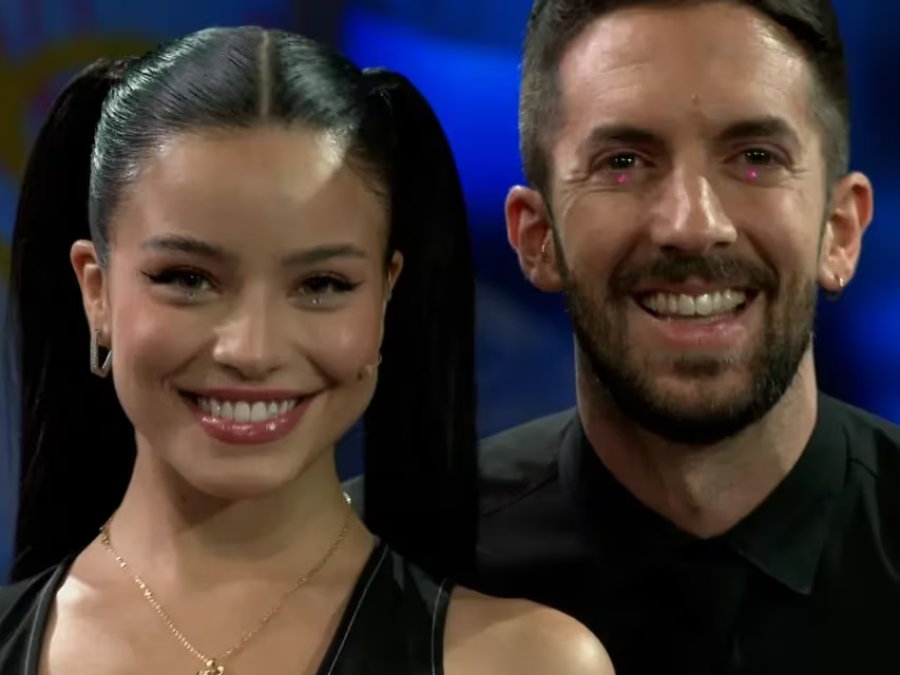 Emilia Mernes contó cuántas veces va al baño por semana y le explicó a un periodista español cómo usar el bidet