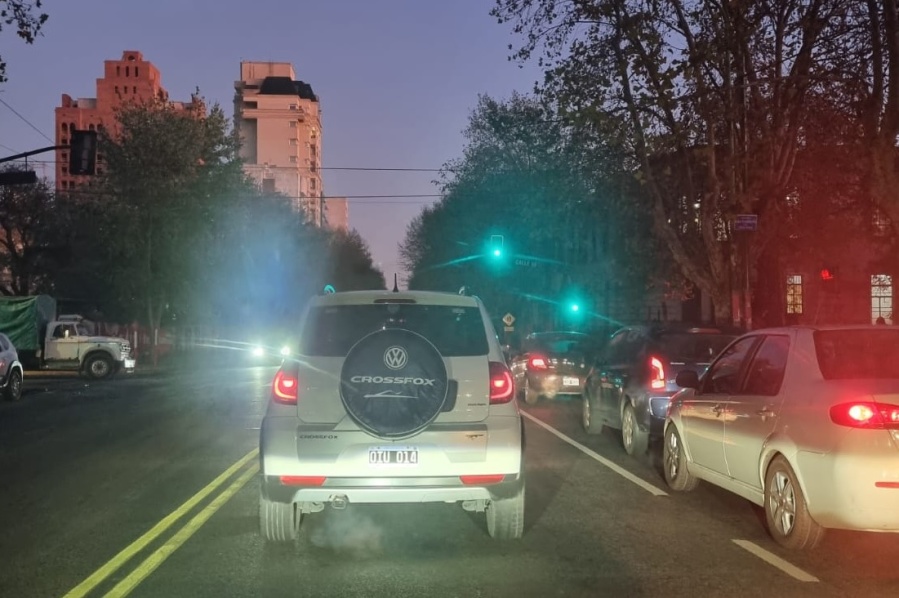 Volvieron a alertar por la oscuridad en la zona de 1 y 57: ”Cuando hay neblina es mucho peor”