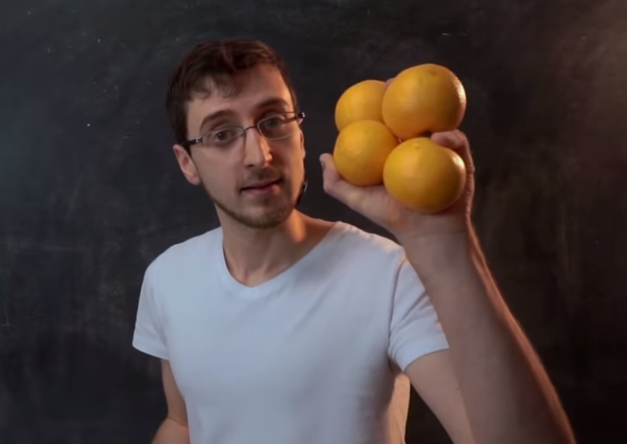 Con naranjas, palos y gatos: el ”platense” que admite ser nerd y enseñó matemática por internet a 6 millones de personas