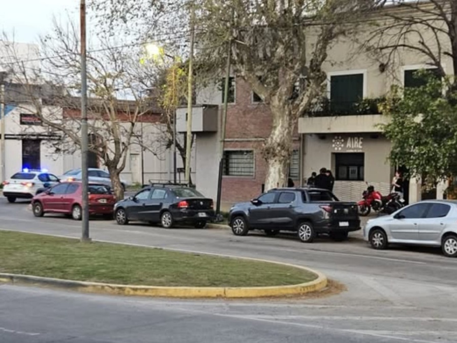 Intento de robo en Tolosa: un hombre se resistió a dos motochorros y logró frustrar el ataque