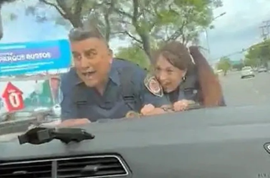 Evadieron un control de tránsito y se volvió viral: hay tres detenidos y oficiales internados