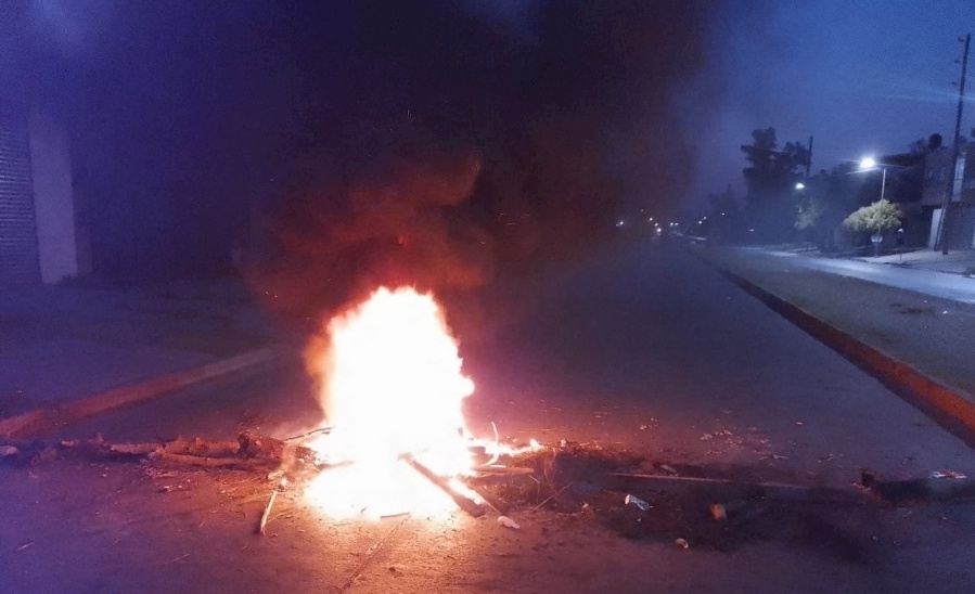 Cansados de estar sin agua, los vecinos de San Carlos se manifestaron