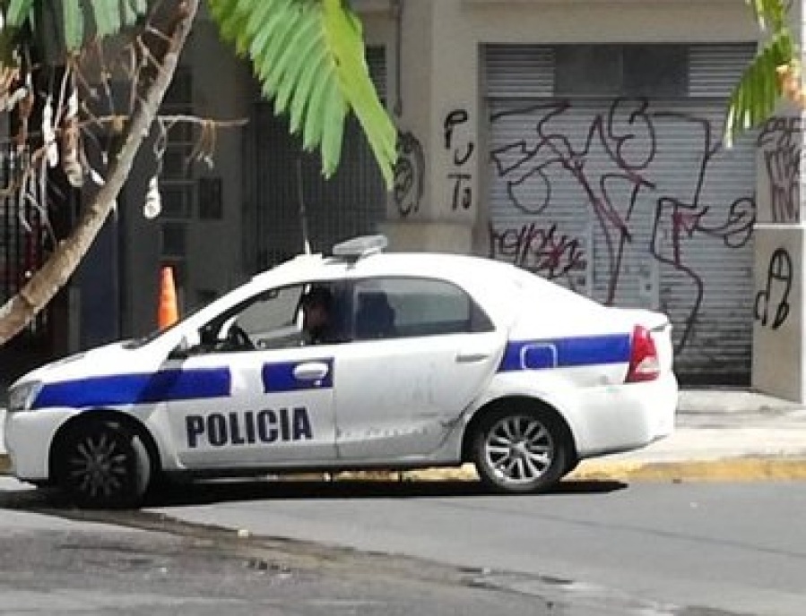 Apuñalaron a una mujer en 4 y 64: creen que fue por una pelea y ya analizan las cámaras de seguridad