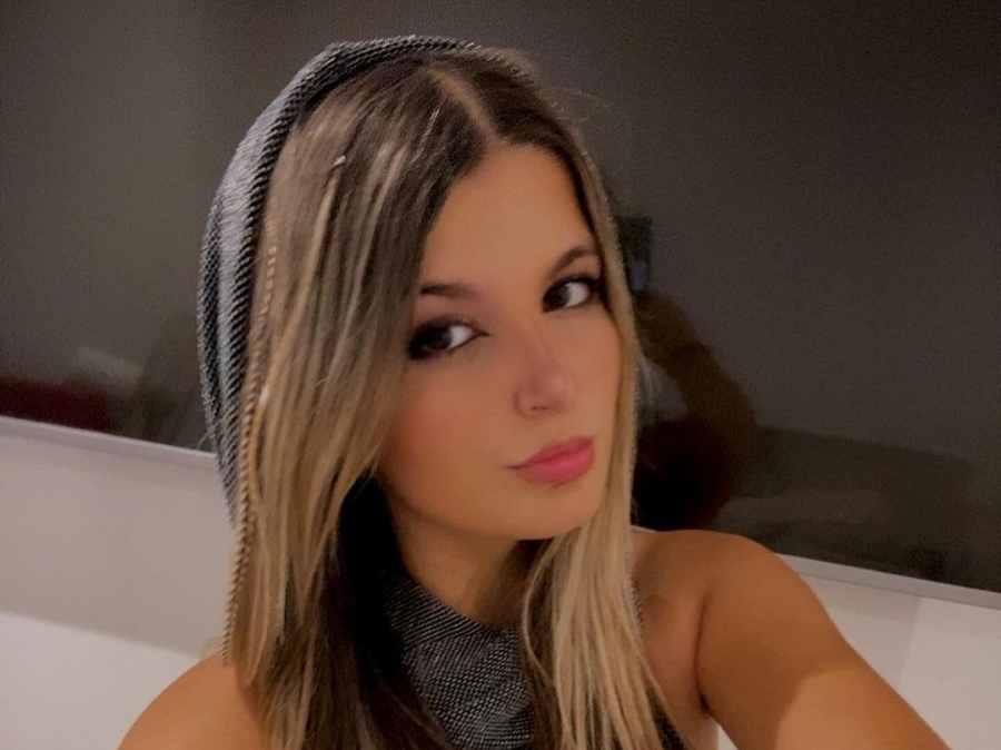 Su abuela le mandó un mensaje insólito sobre el poliamor y el chat se volvió viral: ”Enloqueció”