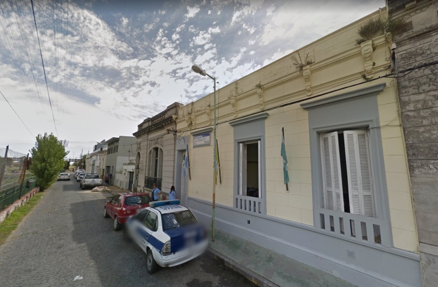 Se acostó a dormir en la cama de la casa donde estaba robando en Tolosa y quedó detenido