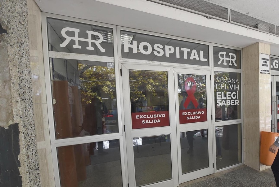 Lo chocaron en medio del temporal en La Plata, su familia lo encontró en el Rossi, no recuerda nada y piden ayuda urgente