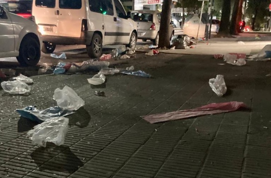 El enojo de Garro y su tropa por la suciedad que quedó en la zona del Club Atenas: ”Es una pena que no les importe”