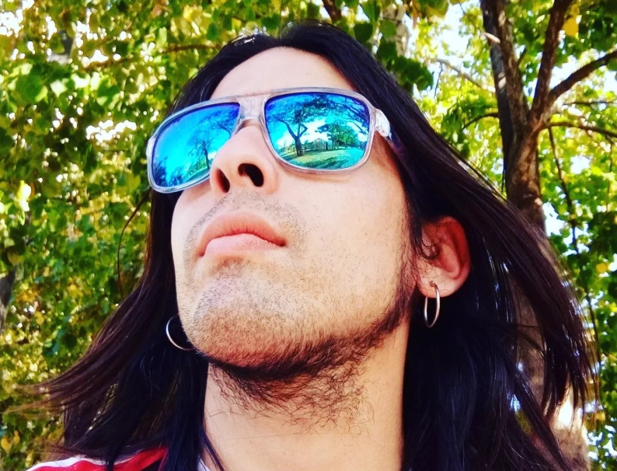 Tiene 35 años, es músico, trucharon sus papeles y busca desesperadamente a su mamá en La Plata: ”Desconozco los motivos”