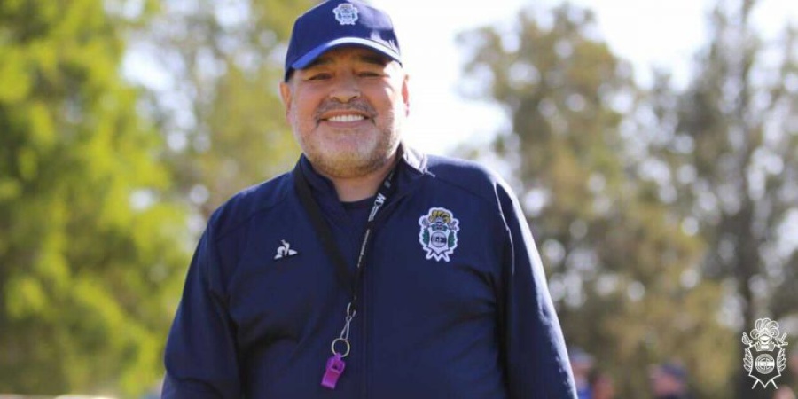 Se inaugura un mural de Maradona, a 2 años de su llegada a Gimnasia