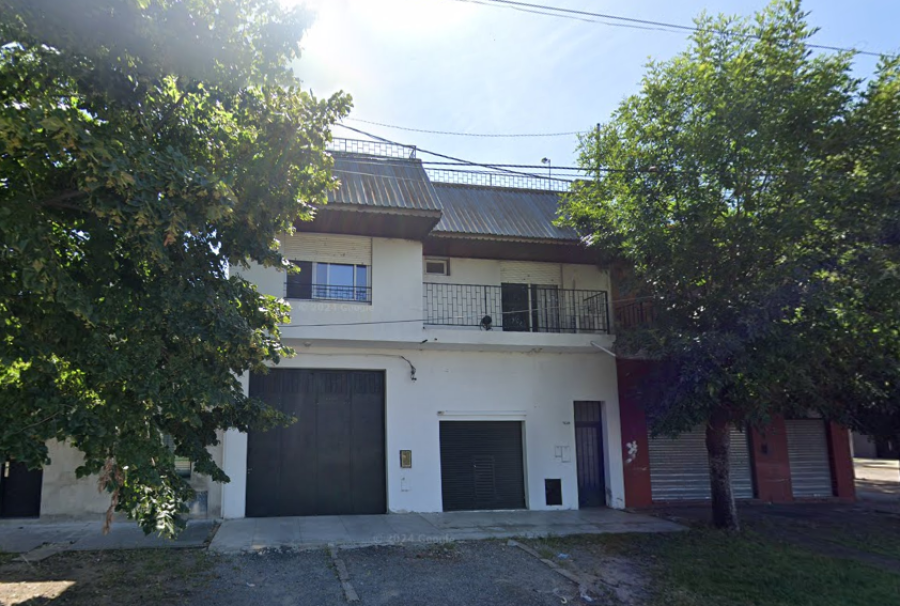 Luchó contra tres ladrones en su casa de 31 y 62 y logró evitar el robo: habían entrado por el descuido de un cliente