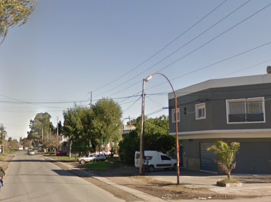 En un sector de Los Hornos, los vecinos se quejaron de los focos que están quemados