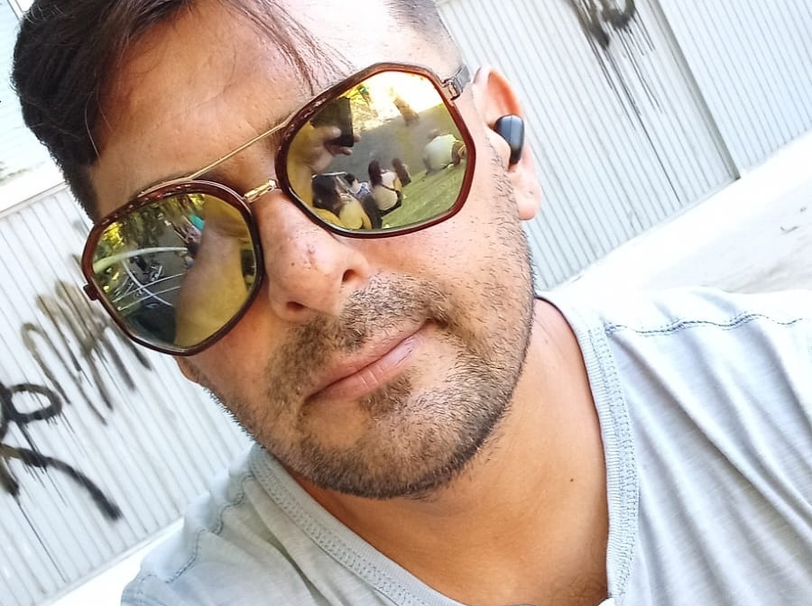 Volvió del mar a City Bell por amor, se le quemó el auto y quiere arrancar de cero con un sueño compartido: ”Me la rebusco”