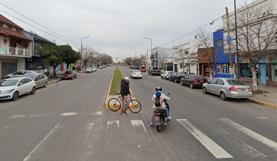 Un grupo de delincuentes robaron un local de ropa infantil en La Plata