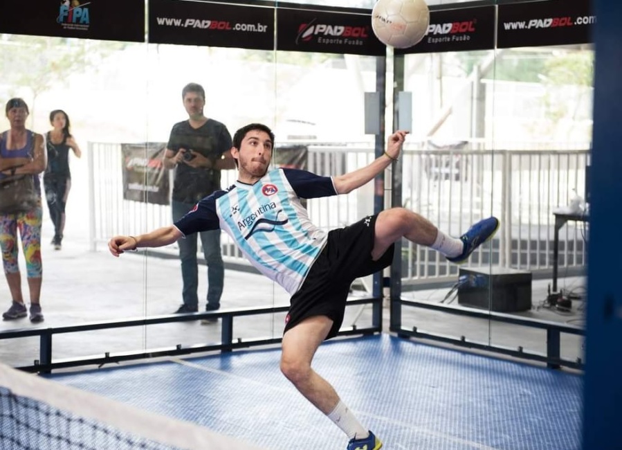 ”Tengo un poco de cagazo de…”: un joven platense vivirá 6 meses en los Emiratos Árabes para ”llevar” un deporte muy especial