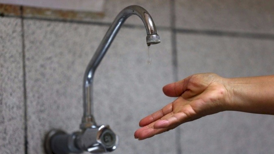 Vecinos de City Bell reclaman la falta de agua: ”La empresa no brinda el servicio como debe hacerlo”